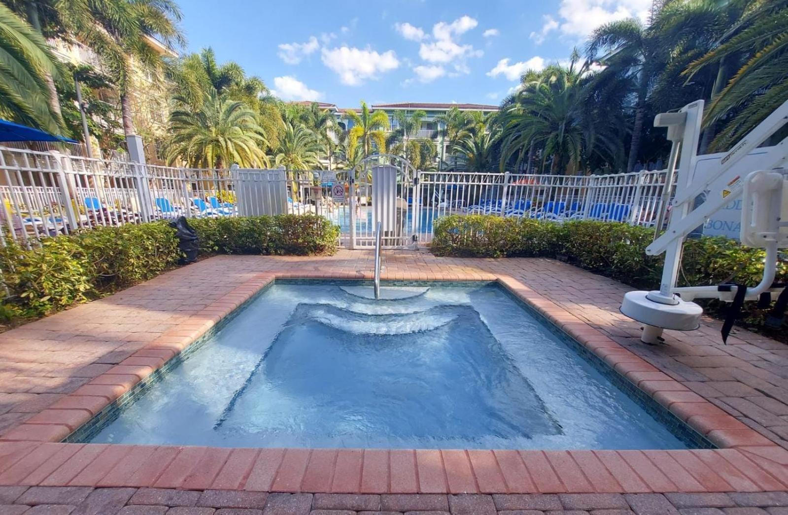 Mizner Place At Weston Town Center, Fort Lauderdale Exterior photo